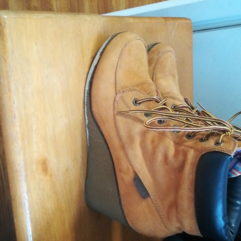 Boots - Picture 2 of 4